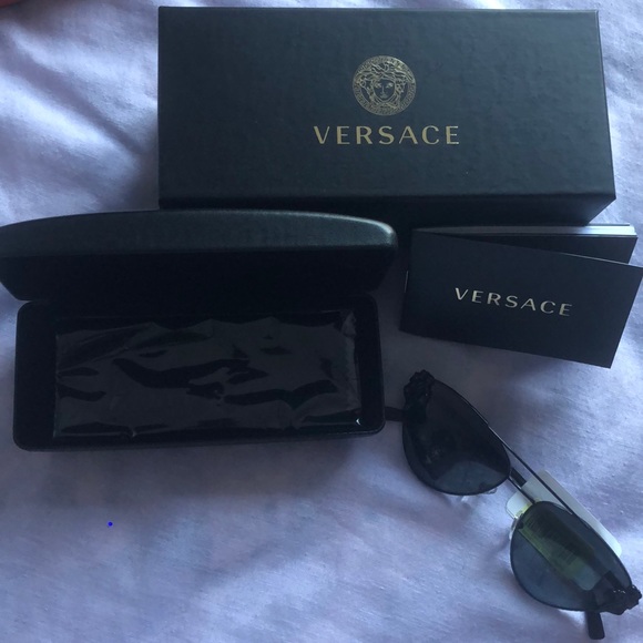 VERSACE sunglasses with flower detail - Picture 2 of 7